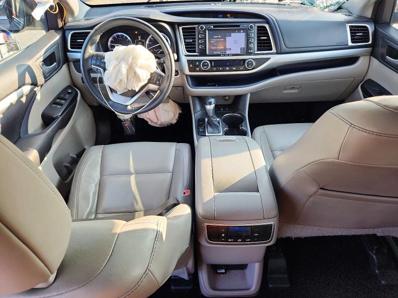Photo 8 from auction – 2016 TOYOTA HIGHLANDER with VIN 5TDJKRFH4GS242829
