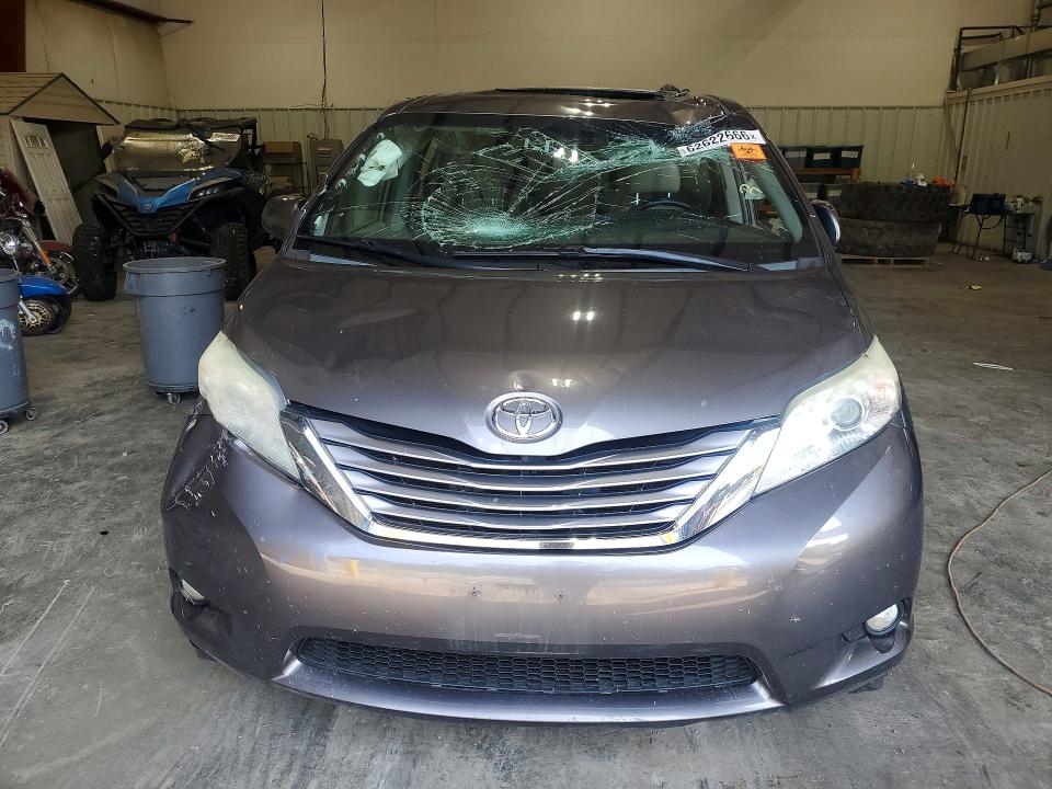 Photo 5 from auction – 2015 TOYOTA SIENNA with VIN 5TDYK3DC7FS664840