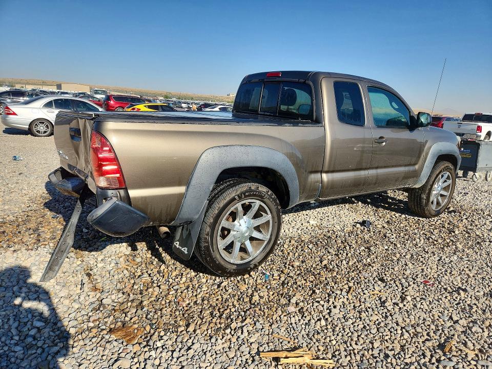 Photo 3 from auction – 2015 TOYOTA TACOMA with VIN 5TFUX4EN4FX035164