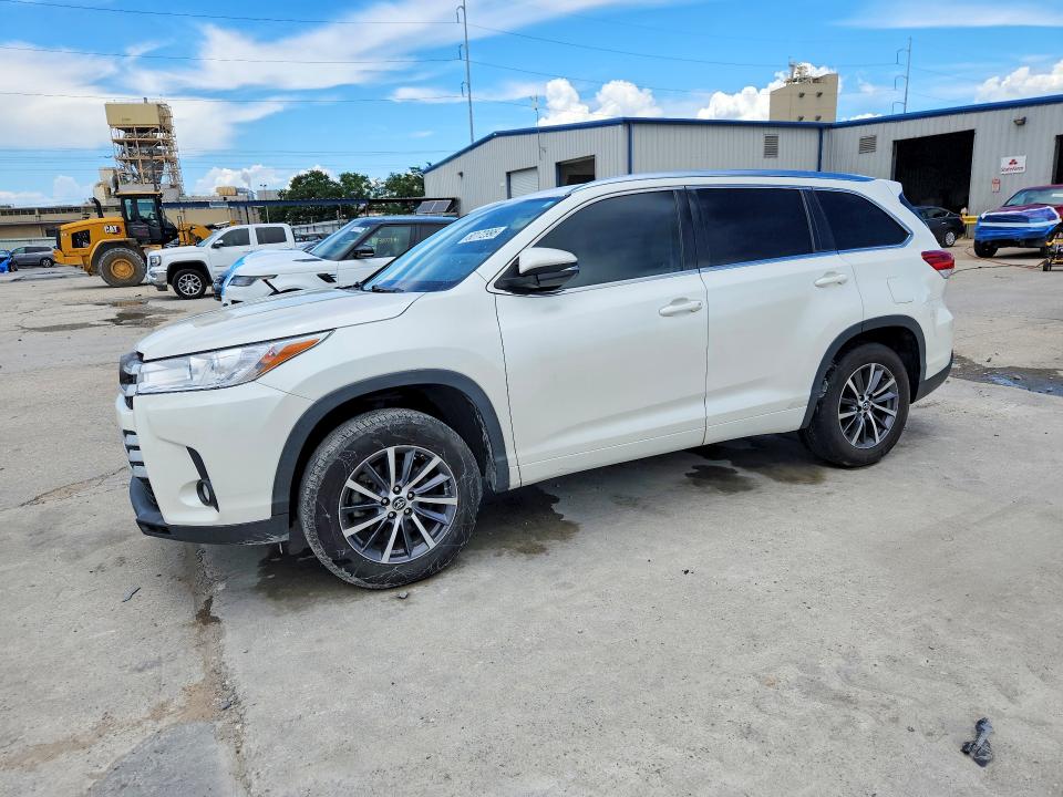 TOYOTA HIGHLANDER 2017 with VIN 5TDKZRFH8HS515868 - Photo from auction