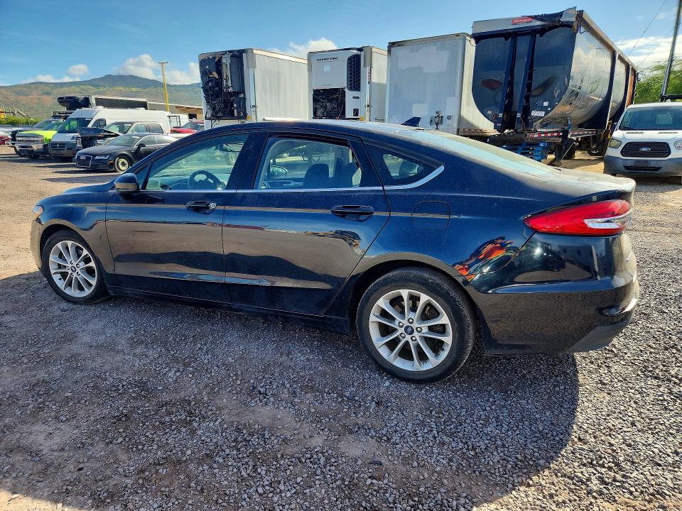 Photo 2 from auction – 2020 FORD FUSION with VIN 3FA6P0LU1LR190017