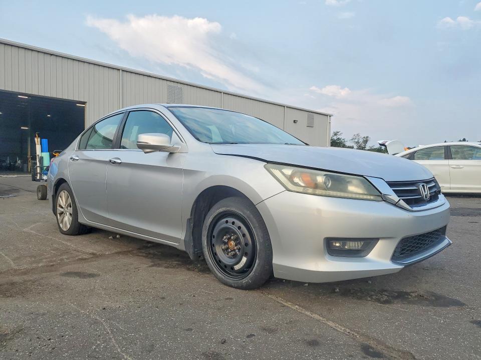 Photo 4 from auction – 2014 HONDA ACCORD with VIN 1HGCR2F72EA133574