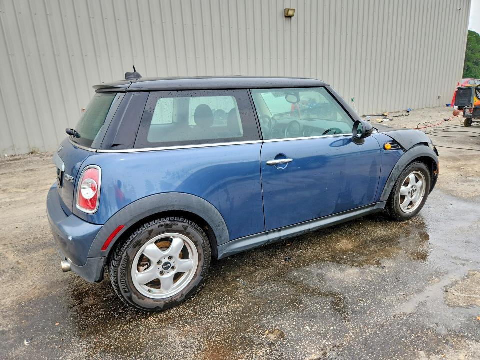 Photo 3 from auction – 2011 MINI COOPER with VIN WMWSU3C55BT095191