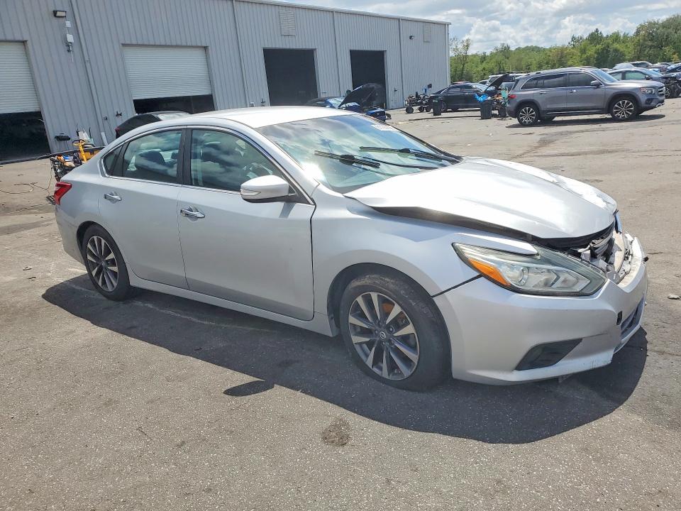 Photo 4 from auction – 2017 NISSAN ALTIMA with VIN 1N4AL3AP0HC153440