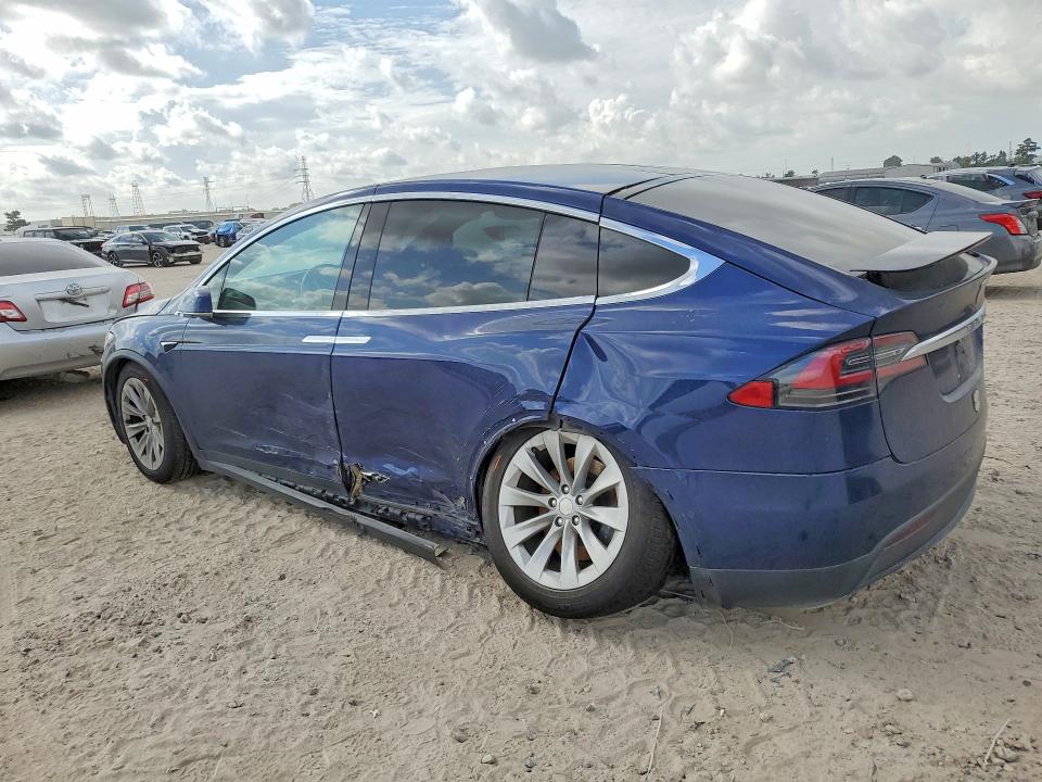Photo 2 from auction – 2018 TESLA MODEL X with VIN 5YJXCAE25JF125990