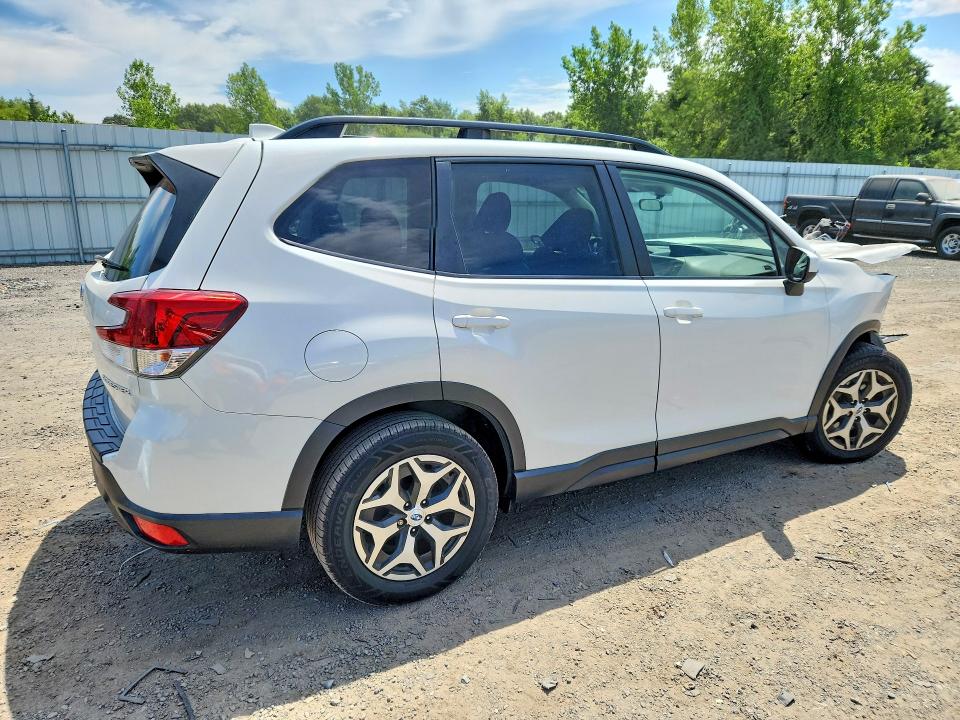 Photo 3 from auction – 2019 SUBARU FORESTER with VIN JF2SKAEC6KH435106