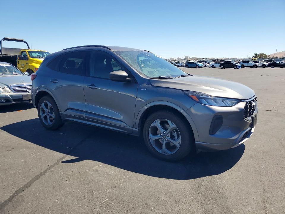Photo 4 from auction – 2023 FORD ESCAPE with VIN 1FMCU9MN5PUA57384