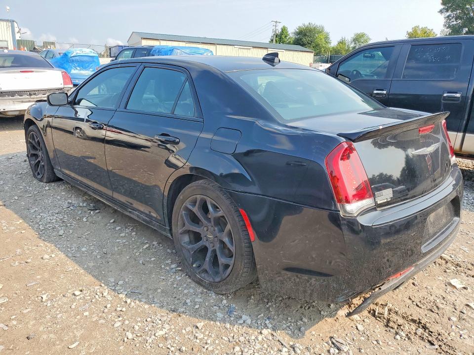 Photo 2 from auction – 2019 CHRYSLER 300 with VIN 2C3CCABT3KH580431