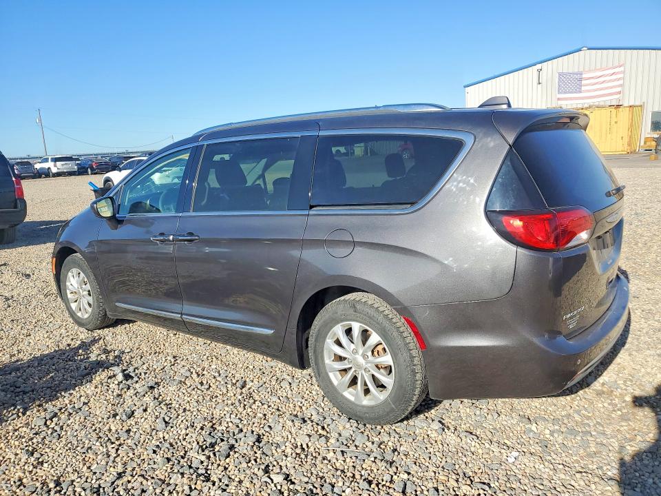 Photo 2 from auction – 2018 CHRYSLER PACIFICA with VIN 2C4RC1BG7JR148877
