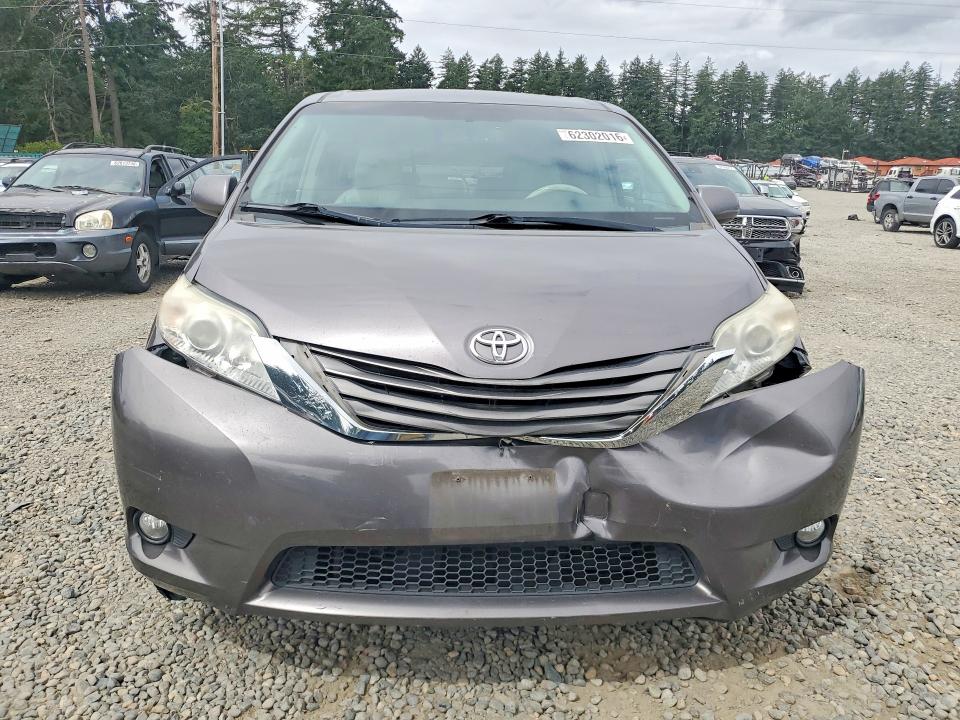 Photo 5 from auction – 2011 TOYOTA SIENNA with VIN 5TDYK3DC1BS021250