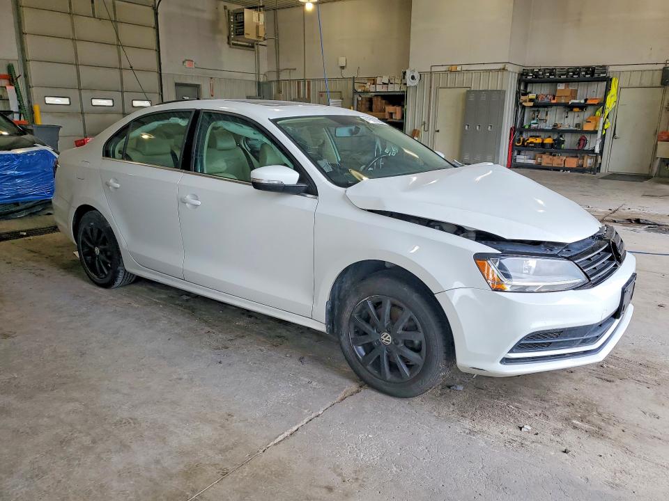 Photo 4 from auction – 2017 VOLKSWAGEN JETTA with VIN 3VWDB7AJ7HM380522