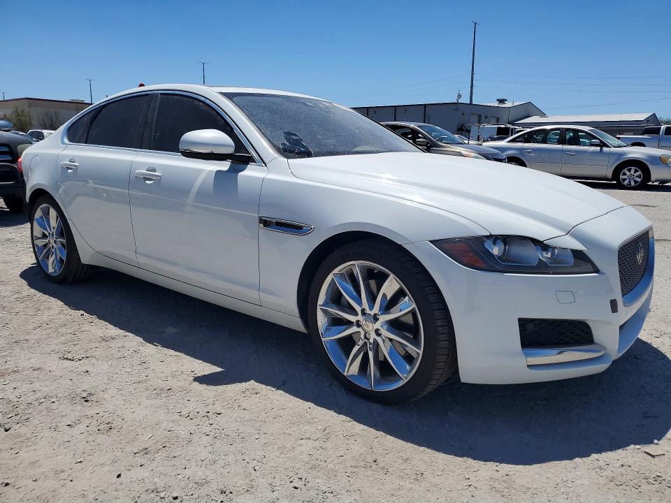 Photo 4 from auction – 2017 JAGUAR XF with VIN SAJBE4BV5HCY30396