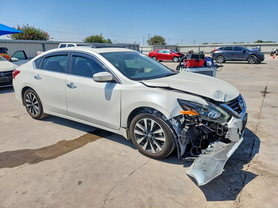 Photo 4 from auction – 2017 NISSAN ALTIMA with VIN 1N4AL3AP4HC488717