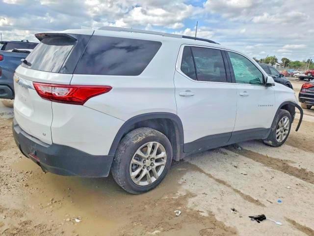 Photo 3 from auction – 2018 CHEVROLET TRAVERSE with VIN 1GNERGKW1JJ229652