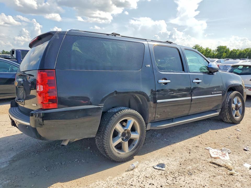 Photo 3 from auction – 2011 CHEVROLET SUBURBAN with VIN 1GNSKKE39BR145643