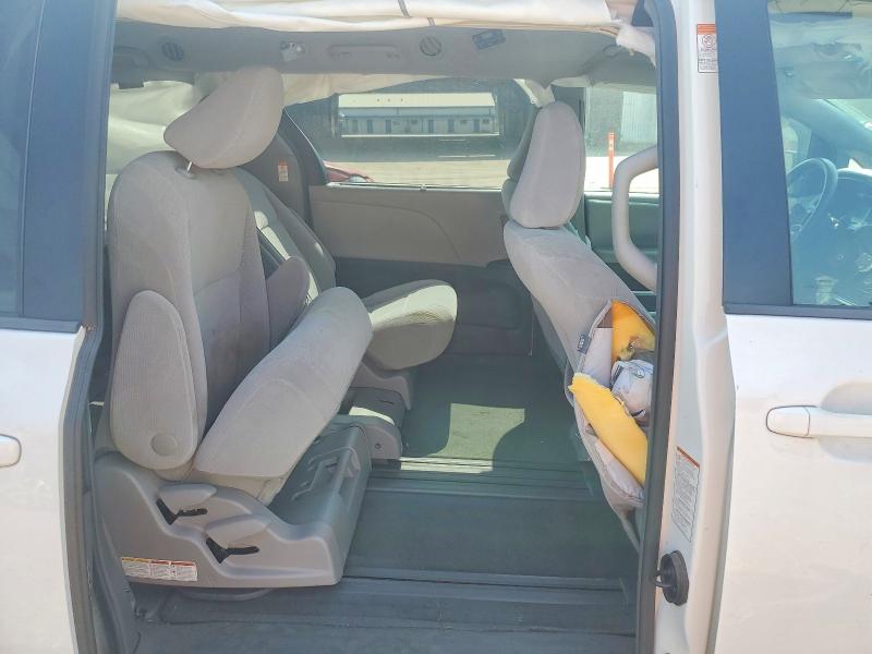 Photo 10 from auction – 2017 TOYOTA SIENNA with VIN 5TDKZ3DC1HS799543