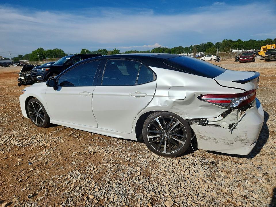 Photo 2 from auction – 2018 TOYOTA CAMRY with VIN 4T1B61HK2JU154153