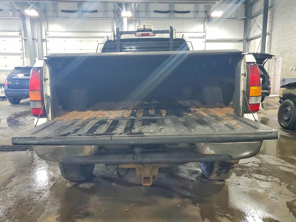 Photo 6 from auction – 2005 GMC SIERRA with VIN 1GTHK23215F851461