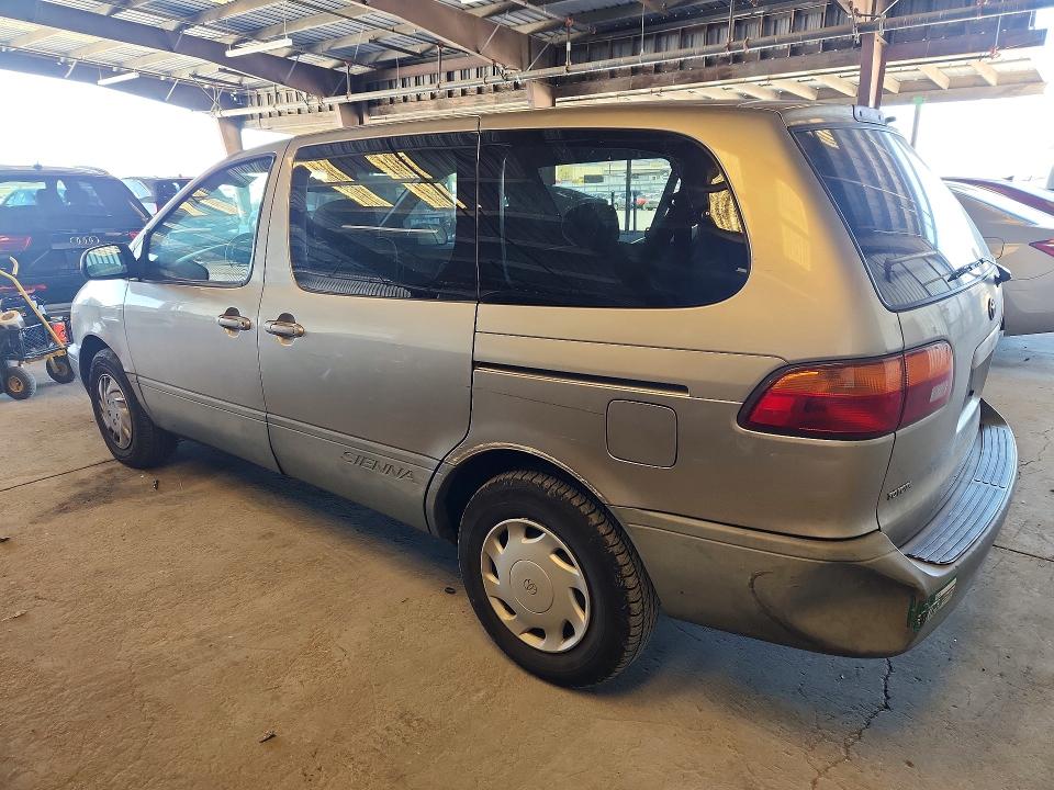 Photo 2 from auction – 2000 TOYOTA SIENNA with VIN 4T3ZF19C9YU297558