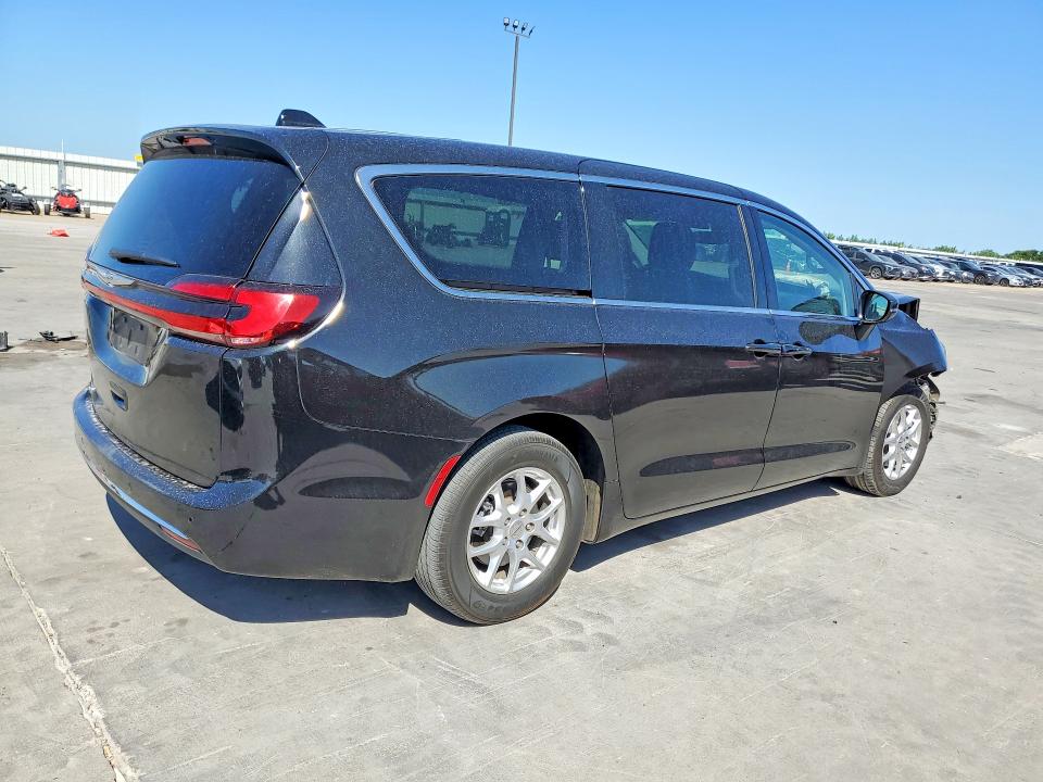 Photo 3 from auction – 2023 CHRYSLER PACIFICA with VIN 2C4RC1BG4PR624446