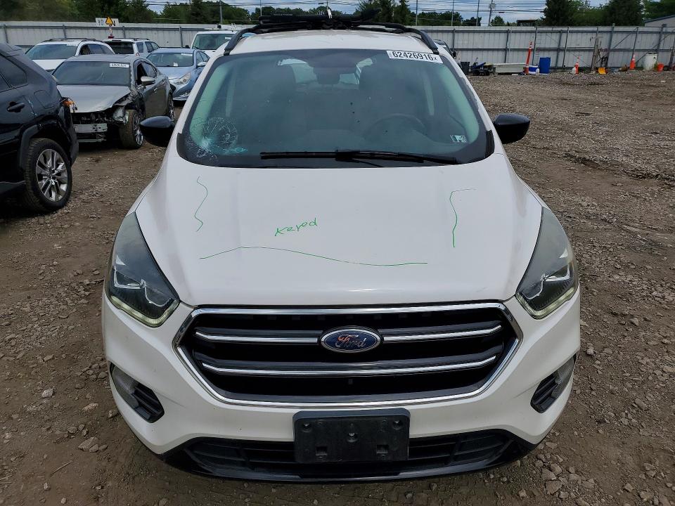 Photo 5 from auction – 2017 FORD ESCAPE with VIN 1FMCU9GD1HUC91896