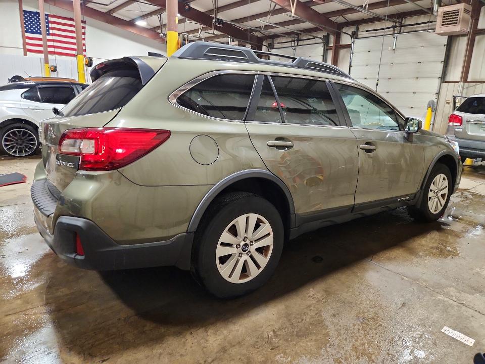 Photo 3 from auction – 2018 SUBARU OUTBACK with VIN 4S4BSACC1J3200752