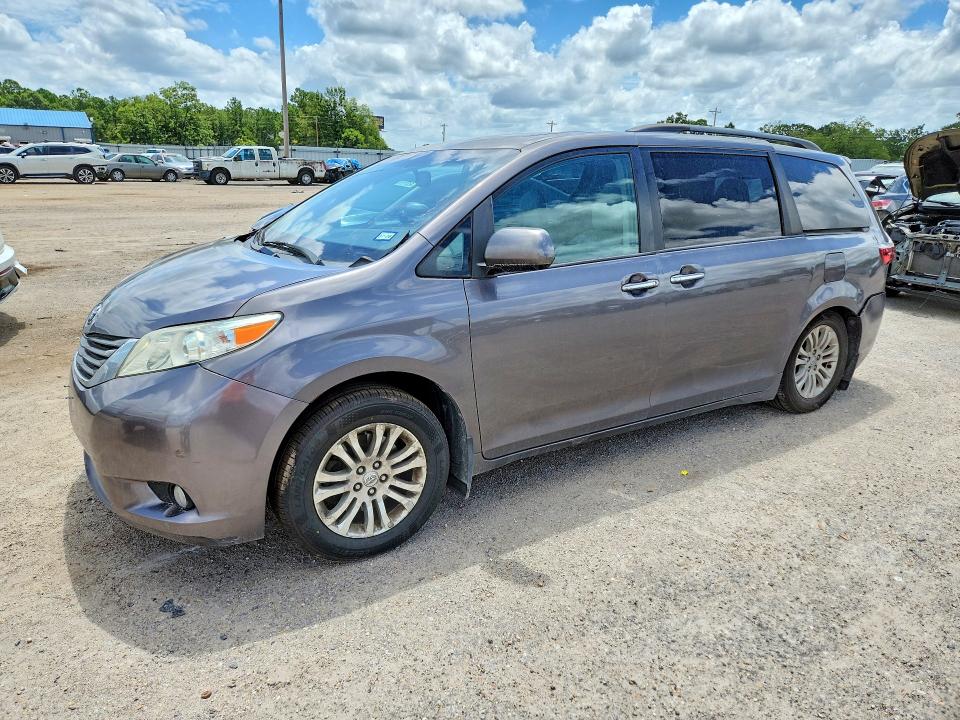 TOYOTA SIENNA 2017 with VIN 5TDYZ3DC1HS809336 - Photo from auction