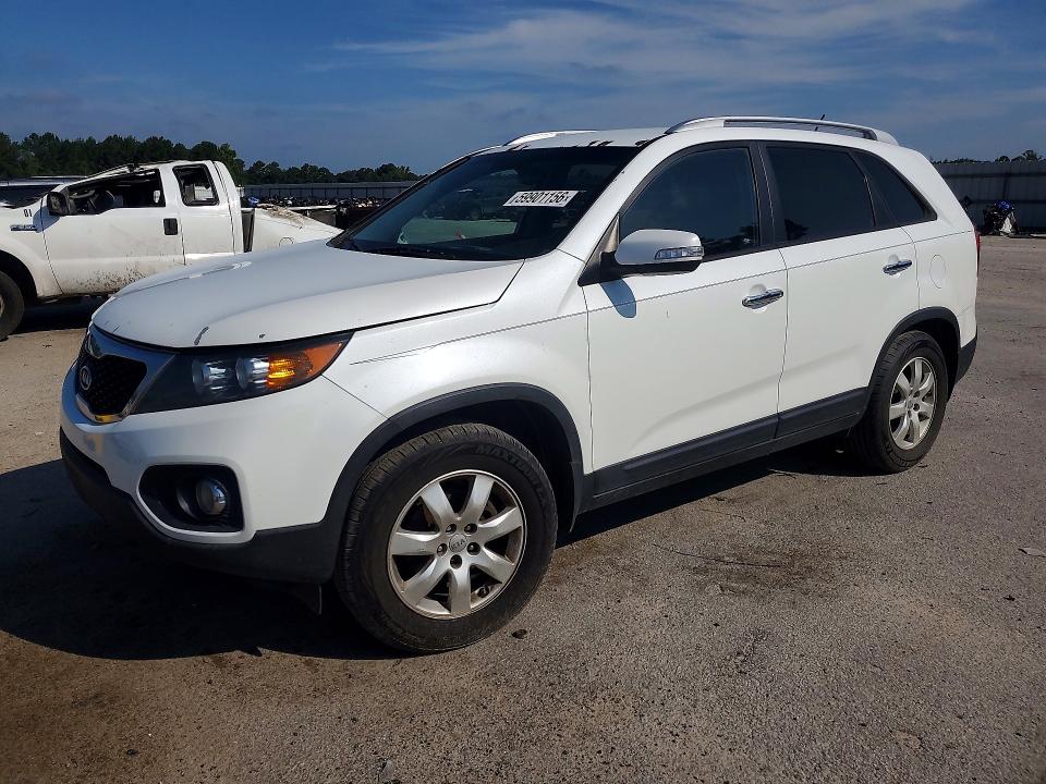 KIA SORENTO 2013 with VIN 5XYKT4A61DG409943 - Photo from auction