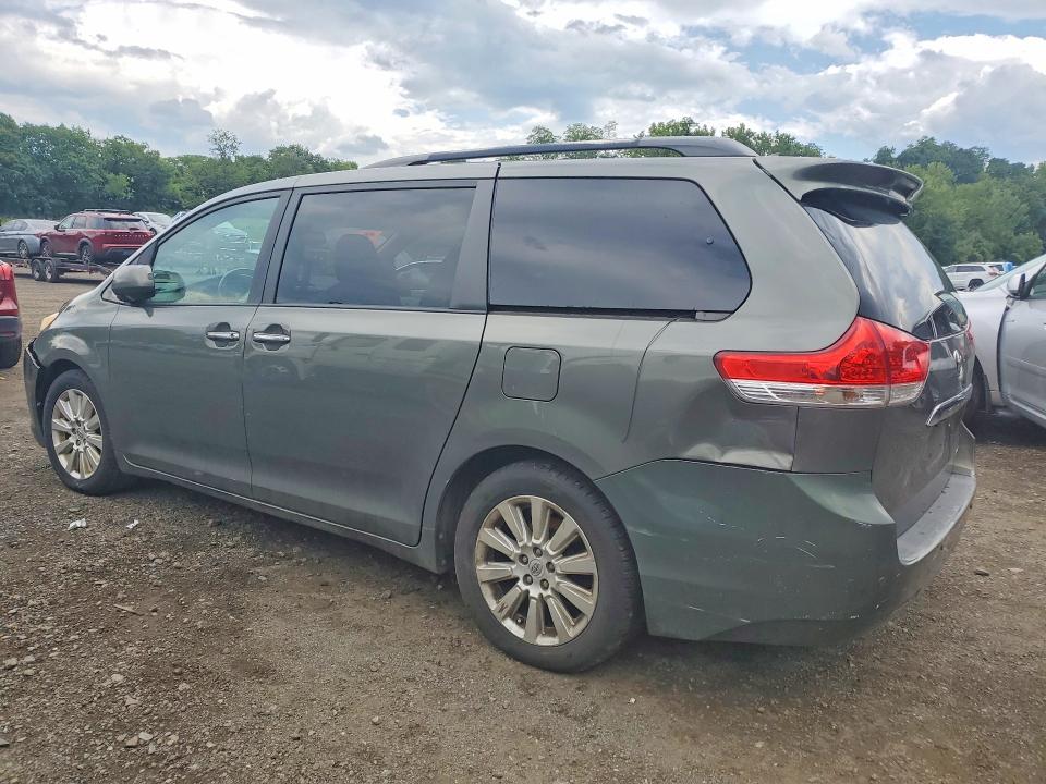 Photo 2 from auction – 2011 TOYOTA SIENNA with VIN 5TDYK3DC3BS105599