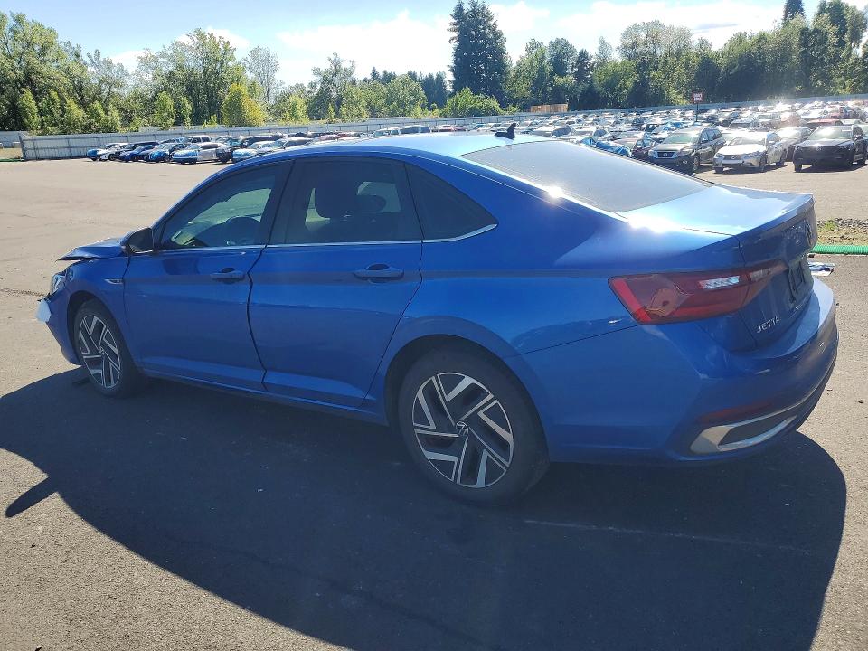 Photo 2 from auction – 2022 VOLKSWAGEN JETTA with VIN 3VWGM7BU7NM026110