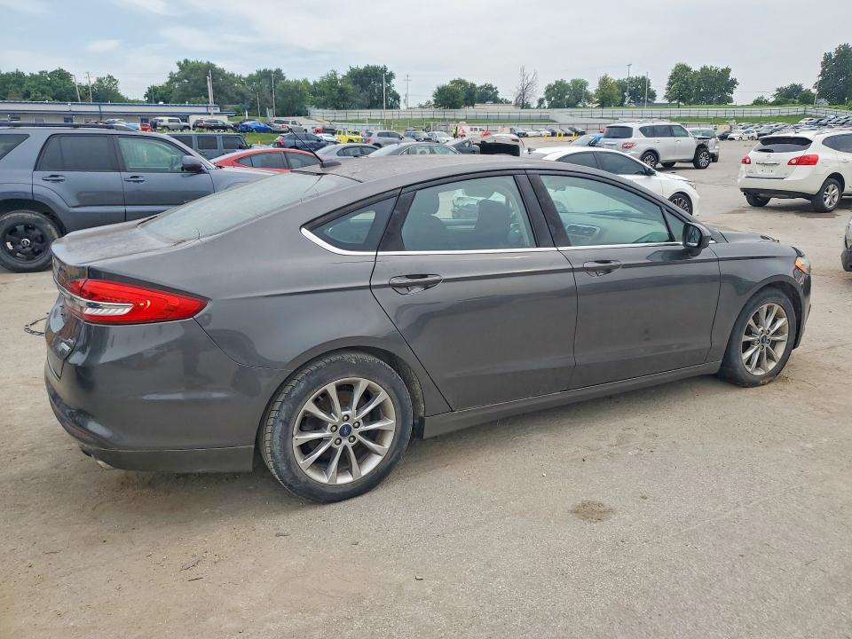 Photo 3 from auction – 2017 FORD FUSION with VIN 3FA6P0HD4HR187001