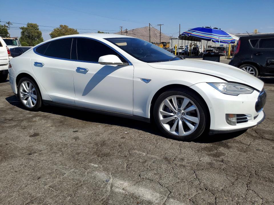 Photo 4 from auction – 2015 TESLA MODEL S with VIN 5YJSA1E2XFF103720