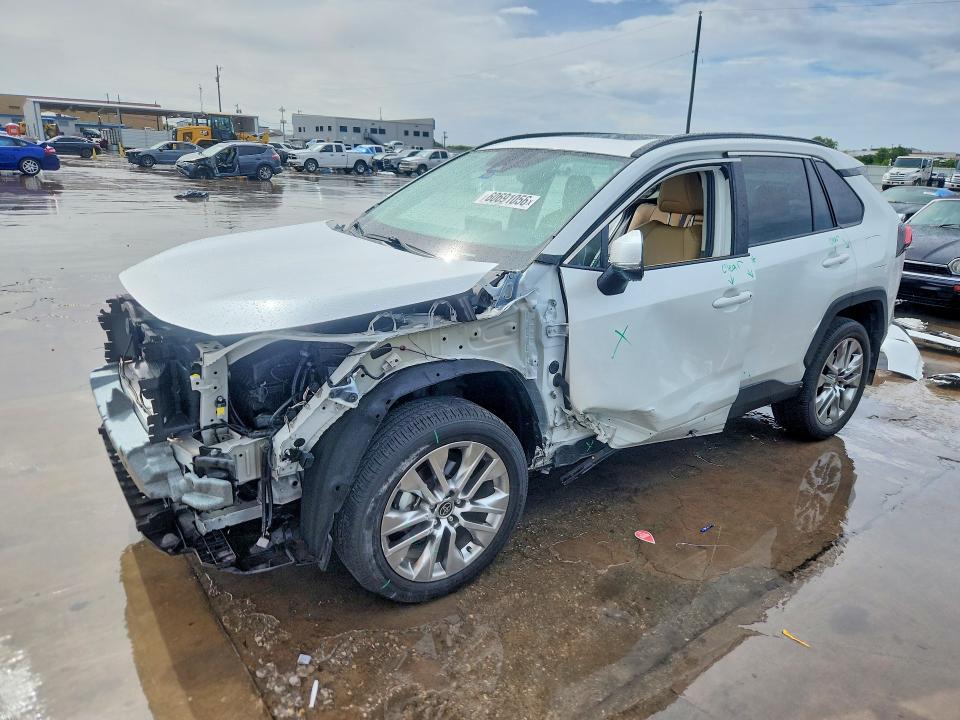 TOYOTA RAV4 2024 مع رقم تعريف المركبة 2T3C1RFVXRW308920 - صورة من المزاد