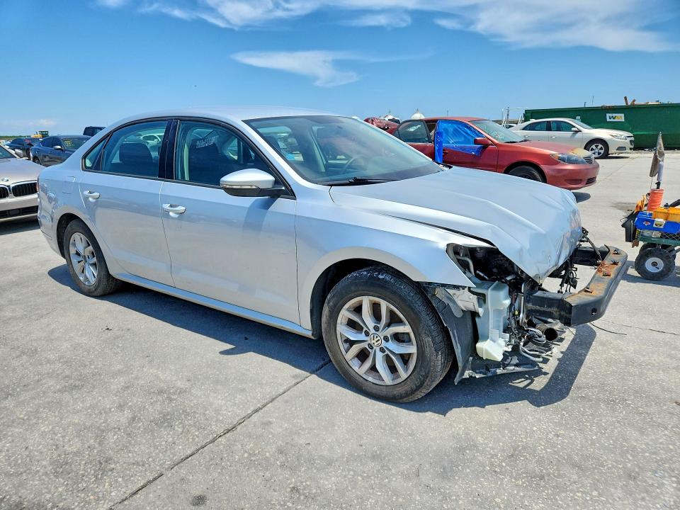 Photo 4 from auction – 2018 VOLKSWAGEN PASSAT with VIN 1VWAA7A34JC015553