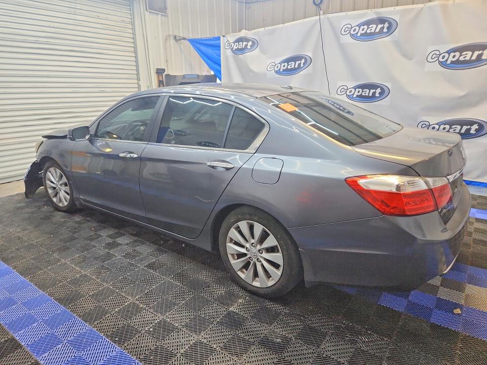 Photo 2 from auction – 2013 HONDA ACCORD with VIN 1HGCR2F86DA082913