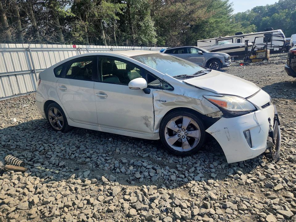 Photo 4 from auction – 2015 TOYOTA PRIUS with VIN JTDKN3DU3F0407490