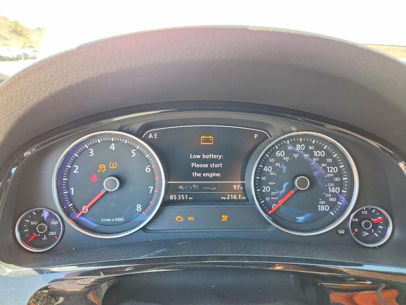 Photo 9 from auction – 2017 VOLKSWAGEN TOUAREG with VIN WVGRF7BP5HD004411