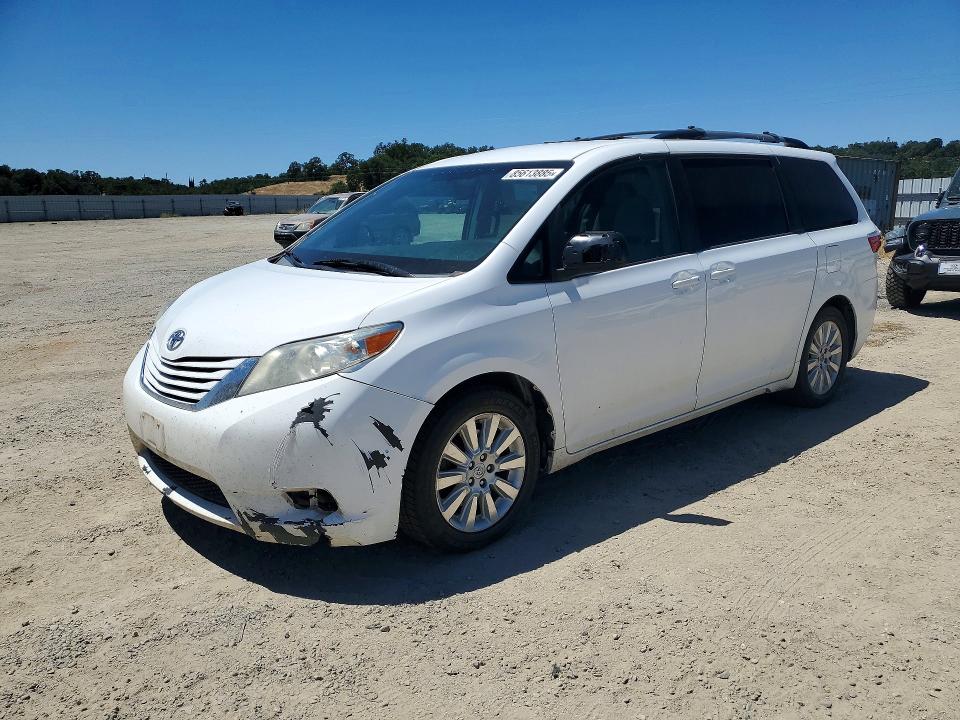 TOYOTA SIENNA 2015 with VIN 5TDJK3DC7FS123174 - Photo from auction