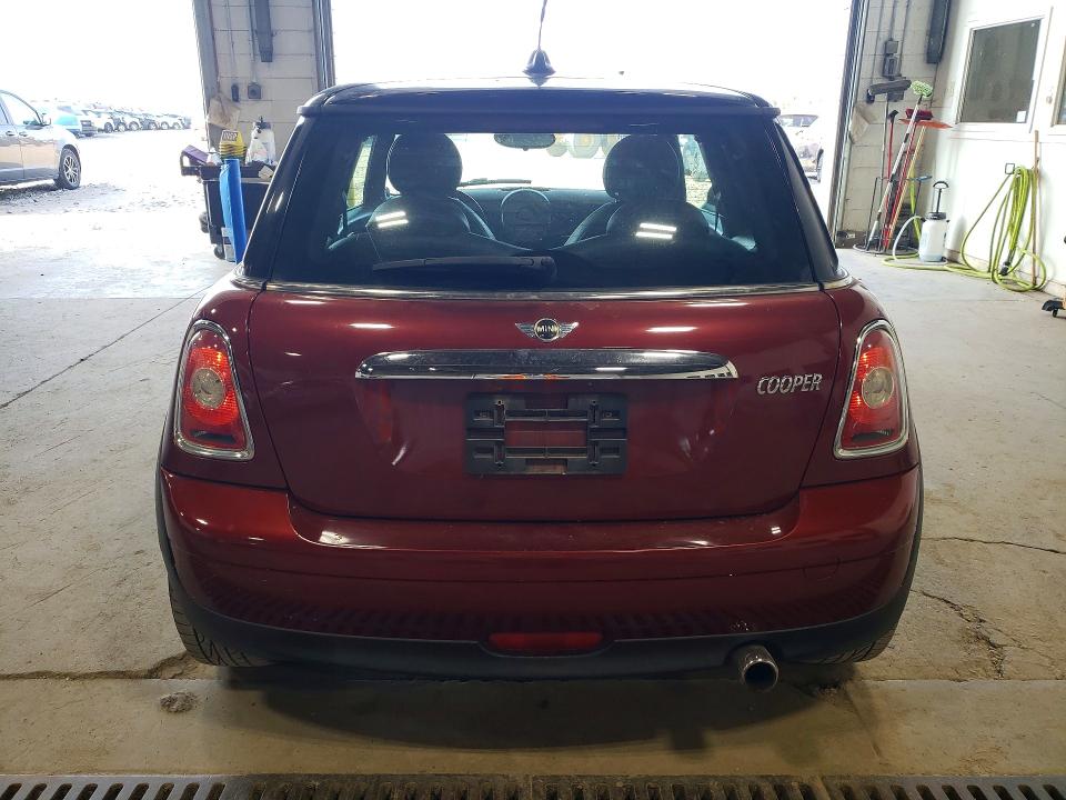 Photo 6 from auction – 2008 MINI COOPER with VIN WMWMF33518TT60216