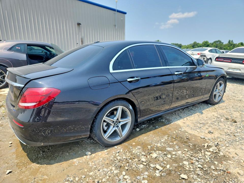 Photo 3 from auction – 2017 MERCEDES-BENZ E with VIN WDDZF4JB3HA042560