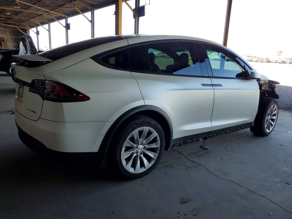 Photo 3 from auction – 2020 TESLA MODEL X with VIN 5YJXCAE2XLF285091