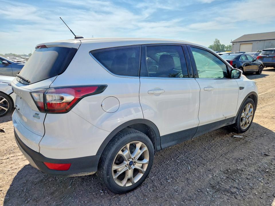 Photo 3 from auction – 2017 FORD ESCAPE with VIN 1FMCU0GD0HUB16728