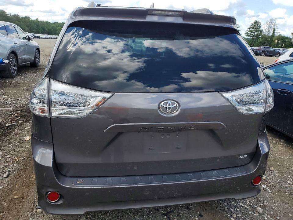 Photo 6 from auction – 2018 TOYOTA SIENNA with VIN 5TDXZ3DC2JS932290