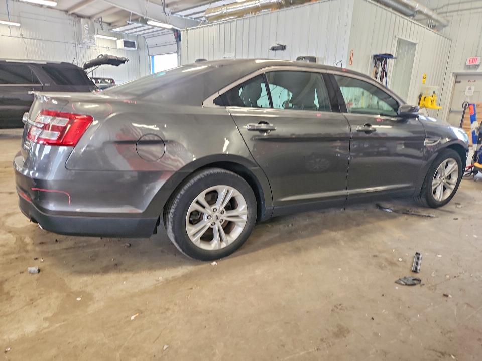 Photo 3 from auction – 2015 FORD TAURUS with VIN 1FAHP2E81FG112482