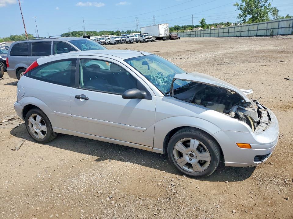 Photo 4 from auction – 2005 FORD FOCUS with VIN 3FAFP31N85R136696
