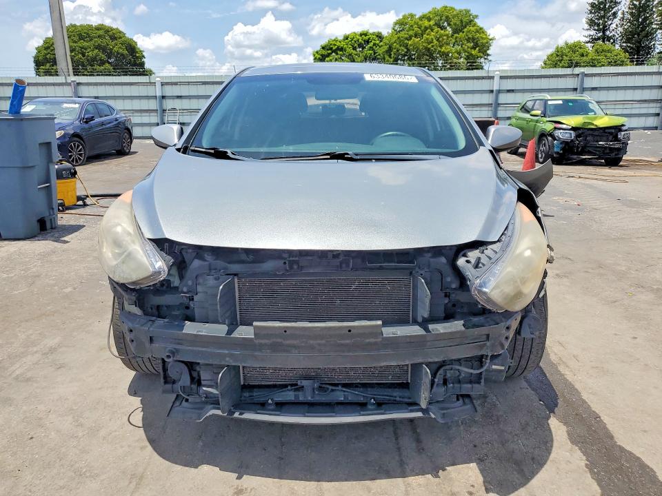 Снимка 5 от търг – 2017 HYUNDAI ELANTRA GT с VIN KMHD35LH2HU383124