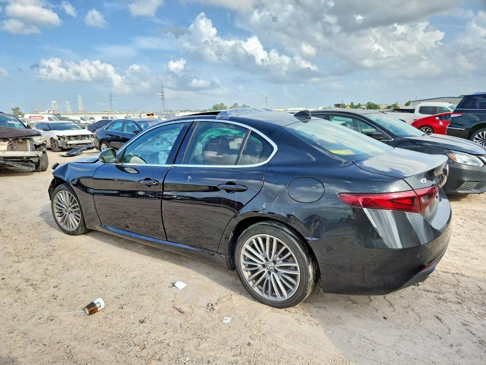 صورة رقم 2 من المزاد - 2017 ALFA ROMEO GIULIA مع VIN ZARFAEEN3H7557275