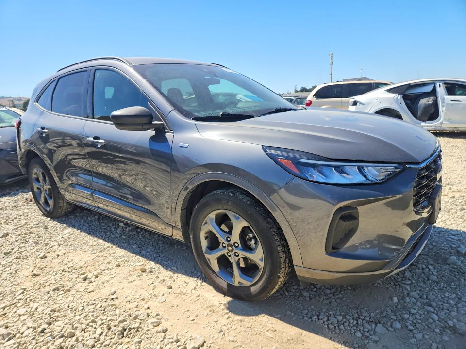 Photo 4 from auction – 2023 FORD ESCAPE with VIN 1FMCU9MN7PUA27934