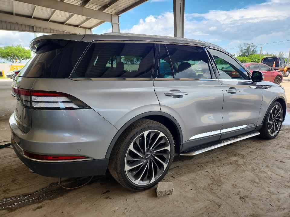 Photo 3 from auction – 2020 LINCOLN AVIATOR with VIN 5LM5J7WCXLGL23845