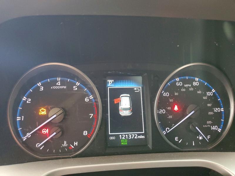 Photo 9 from auction – 2017 TOYOTA RAV4 with VIN JTMRFREV8HD209327